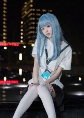 学生摸老师胸亲嘴_蓝光高清免费观看